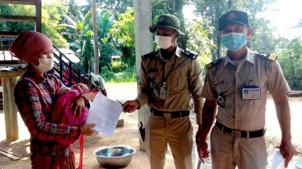 ពលរដ្ឋ​មាន​ជម្លោះ​ដីធ្លី​​ម្នាក់​ដែល​សម្រាល​កូន​​បាន​​១​​ខែ ស្នើ​តុលាការ​​ខេត្ត​កោះកុង​​ទម្លាក់​ចោល​​ការ​ចោទ​ប្រកាន់​​ពាក់ព័ន្ធ​នឹង​​បណ្ដឹង​​ឧកញ៉ា​ ហេង​ ហុយ