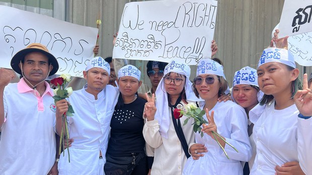 ក្រុម​គ្រួសារ​សកម្មជន​បរិស្ថាន​ទៅ​ជួប​សួរសុខទុក្ខ​គ្រួសារ​នៅ​ពន្ធនាគារ​ក្នុង​រដូវ​ភ្ជុំបិណ្ឌ