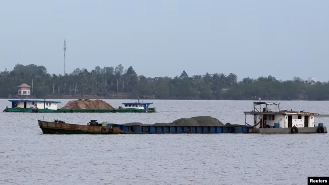 កម្ពុជានិងវៀតណាមបូមខ្សាច់ជាង ១០០ លានតោនពីទន្លេមេគង្គក្រោមក្នុងរយៈពេលមួយឆ្នាំ 