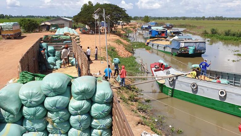 អាជីវករ​ទិញ​ស្រូវ​ជាង​ ៤០០ នាក់ ​ស្នើ​អភិបាល​ខេត្ត​កំពត ​ជួយ​សម្រួល​បើក​ច្រក​របៀង​ព្រែក​អន្សា ​ដើម្បី​លក់​ស្រូវ​បានតម្លៃ​ខ្ពស់​បន្តិច