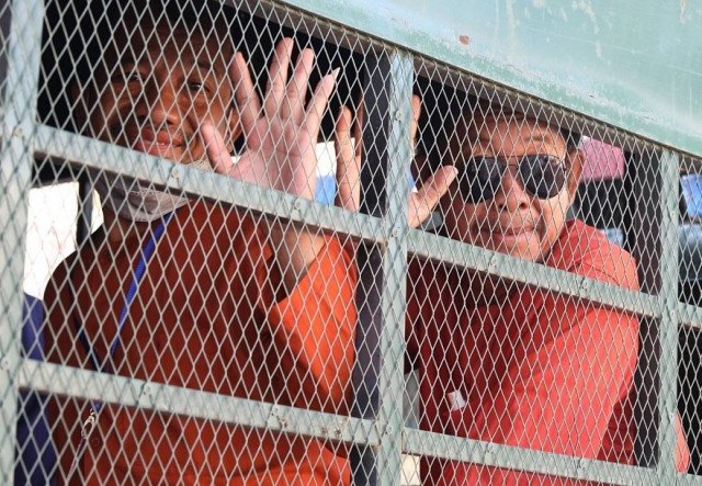 លោក រ៉ុង ឈុន និងមនុស្ស៤នាក់ទៀត បានចេញពីពន្ធនាគារវិញ 