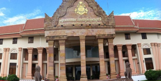 ក្រសួងការបរទេស៖ ការដាក់ទណ្ឌកម្មលើមន្រី្តខ្មែរ២រូប ជាយុទ្ធនាការលាបពណ៌របស់អាមេរិក