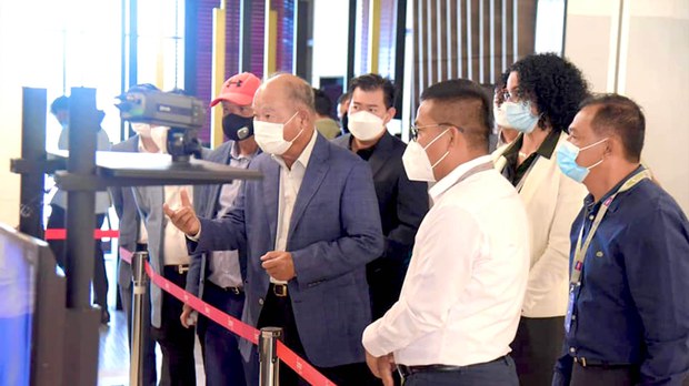 កម្ពុជា​​ដក​​បម្រាម​​អ្នក​​ដំណើរ​​ពី​​ប្រទេស​​អាហ្រ្វិក​​ទាំង​១០ វិញ ទោះ​មេរោគ​​បំប្លែង​​ថ្មី​កំពុង​​ឆ្លង​​រាលដាល​ខ្លាំង