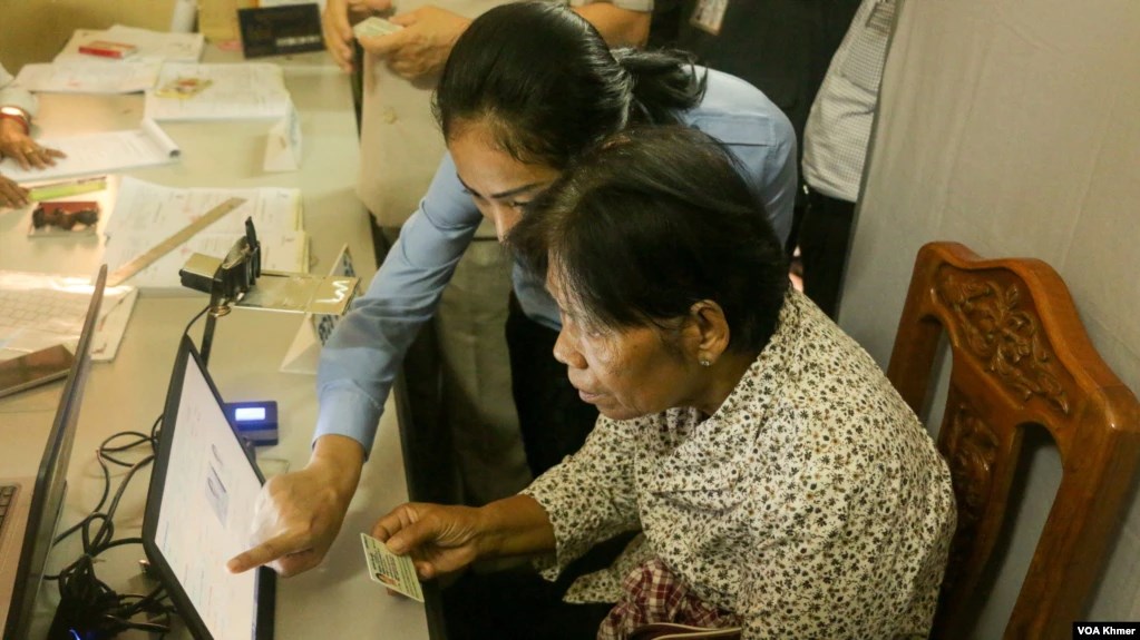 អ្នកឃ្លាំមើល​ការបោះឆ្នោត​ជំរុញ​ពលរដ្ឋ​ឲ្យ​ចុះ​ឈ្មោះ​បោះឆ្នោត ខណៈ​តួលេខ​ទាប​ជាង​គោលដៅ​រំពឹងទុក