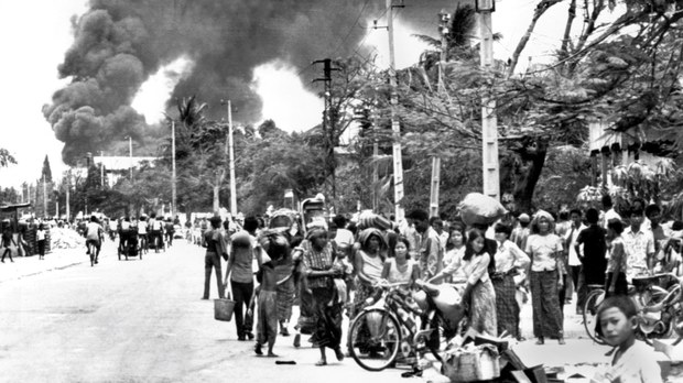 បដិវត្តន៍​ខ្មែរក្រហម គំរូ​ចិន​ដ៏​មហន្តរាយ ខួប ៤៩ឆ្នាំ នៃ​ការ​ឡើង​កាន់​អំណាច​របស់​ខ្មែរក្រហម ១៧ មេសា ១៩៧៥