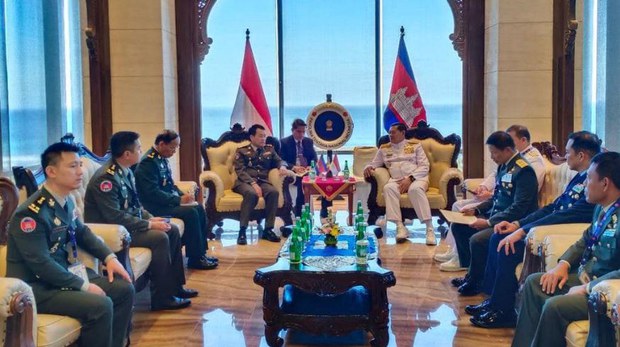 លោក​​ ហ៊ុន សែន ស្នើ​ឱ្យ​ក្រសួងការបរទេស​បំភ្លឺ​ទៅ​រដ្ឋាភិបាល​បារាំង​ពាក់ព័ន្ធ​អតីត​មេដឹកនាំ​បក្សប្រឆាំង​បោកប្រាស់​អ្នកគាំទ្រ​ឱ្យ​រត់​ភៀសខ្លួន​ទៅ​ក្រៅប្រទេស​ 