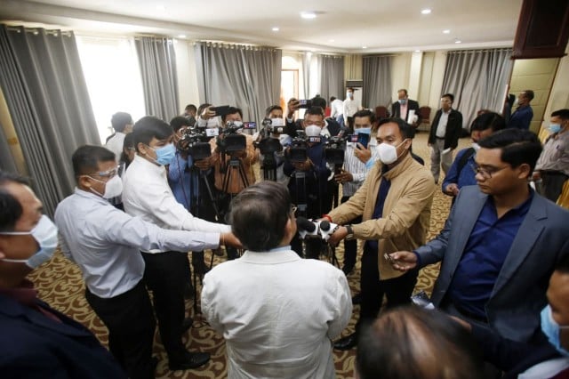 សារព័ត៌មានជាអាជីព, តើ«គ្រប់គ្នា»អាចក្លាយជាអ្នកកាសែតបានដែរឬទេ?