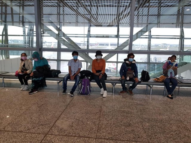 ស្ថានទូត​ជួយ​ពលករ​ខ្មែរ​៦​នាក់ និង​ទារិកា​ម្នាក់ នៅ​ម៉ាឡេស៊ី ឲ្យ​ត្រឡប់មក​កម្ពុជា​វិញ