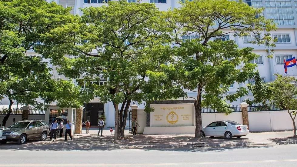 ក្រសួង​ប្រាប់​មន្ទីរ​ពេទ្យ​រដ្ឋ​ត្រូវ​ធានា​និរន្តភាព​សេវា​សុខាភិបាល​ក្នុង​អំឡុង​ពេល​ផ្ទុះ​កូវីដ​១៩