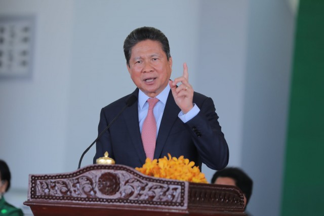 លោក​ស៊ុន ចាន់ថុល ៖ «​យើង​ប្រគល់​បណ្ណ​បើកបរ​ឱ្យ​អ្នក​គ្មាន​ចំណេះ​បើកបរ ដូច​សម្លាប់​គេ​អ៊ីចឹង​» 