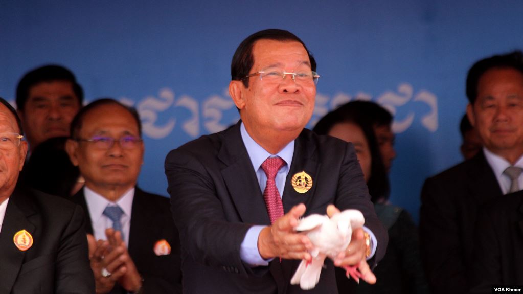 កម្ពុជា​ប្រឈម​នឹង​ជម្រើស​រវាង​ទណ្ឌកម្ម​ពាណិជ្ជកម្ម​និង​ប្រជាធិបតេយ្យ