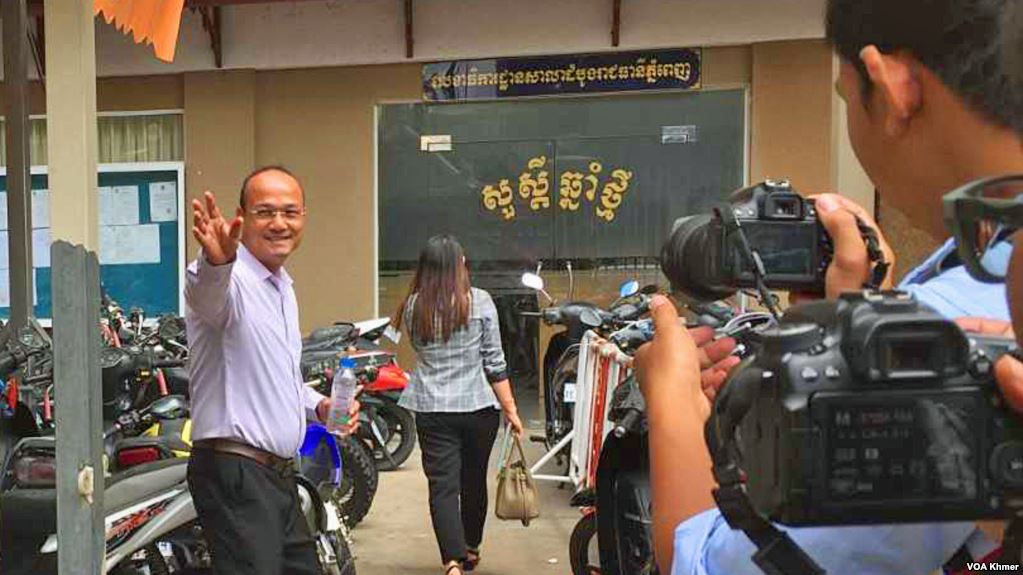 https://khmer.voanews.com/a/activists-share-mixed-views-over-moeun-tola-case/4410056.html