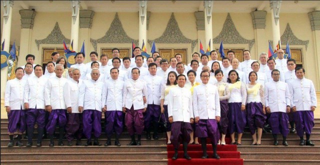 លោក សម រង្ស៊ី ស្នើ​ជាថ្មី កុំ​ឲ្យ​អតីត​ថ្នាក់ដឹកនាំ​បក្សប្រឆាំង ទៅសុំ​សិទ្ធិ​នយោបាយ​