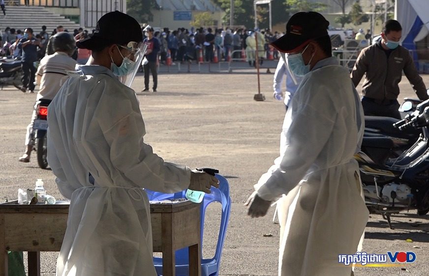 អាជីវករ​ផ្សារ​បាត់ដឹង បង្ហាញ​ក្តី​បារម្ភ​ក្រោយ​ដឹង​ថា​មាន​អ្នក​ឆ្លង​កូវីដ១៩​ម្នាក់​ធ្លាប់​​ទៅ​ទី​នោះ