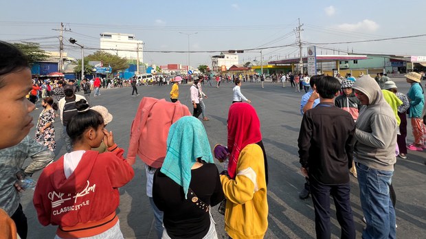 ក្រសួង​ការងារ​ប្រកាស​បើក​លុយ​ឱ្យ​កម្មករ​រោងចក្រ វ៉ាយ អេន ដាប់បែលយូ ដែល​ថៅកែ​រត់​ចោល