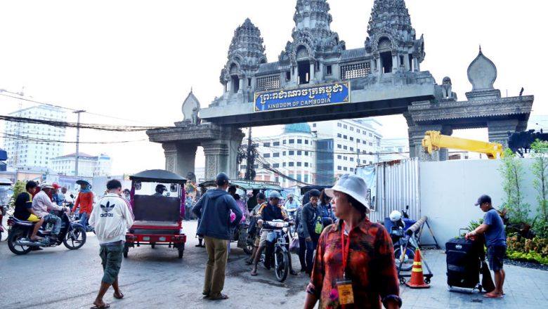 កម្ពុជា-ថៃ​ឯកភាព​ឱ្យ​ពលរដ្ឋ​ខ្មែរ​ចូលទៅ​ធ្វើការ​លើទឹក​ដី​ថៃ​វិញ តែ​មិនទាន់​កំណត់​ពេល​ជាក់លាក់