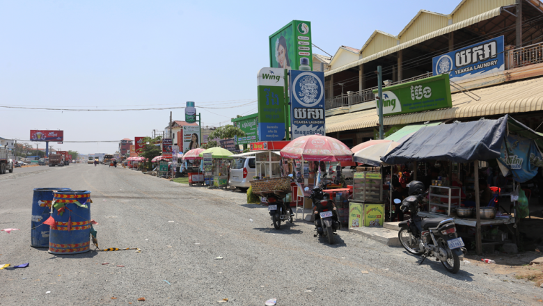 អាជ្ញាធរ​ខេត្តតាកែវ​ រៀបចំ​សណ្តាប់ធ្នាប់​លើ​ផលប៉ះពាល់​ករណី​ពលរដ្ឋ​យក​ចំណីផ្លូវ​ធ្វើ​អាជីវកម្ម
