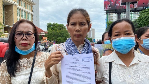 ស្ត្រី​តវ៉ា​ថ្ងៃ​សុក្រ​ម្នាក់​ជំរុញ​ឲ្យ​តុលាការ​ស៊ើ​រើ​សំណុំរឿង​ហិង្សា​ពី​សំណាក់​ប្រជា​ការពារ​ខណ្ឌ​៧​មករា