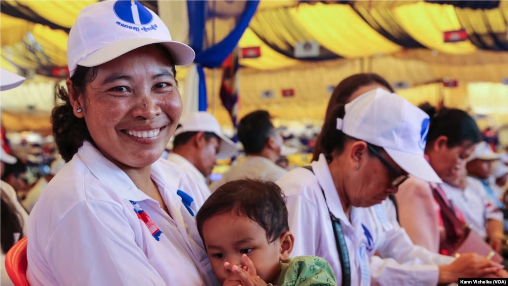 អ្នកគាំទ្របក្សភ្លើងទៀនចង់ឃើញជ័យជម្នះក្នុងការបោះឆ្នោត