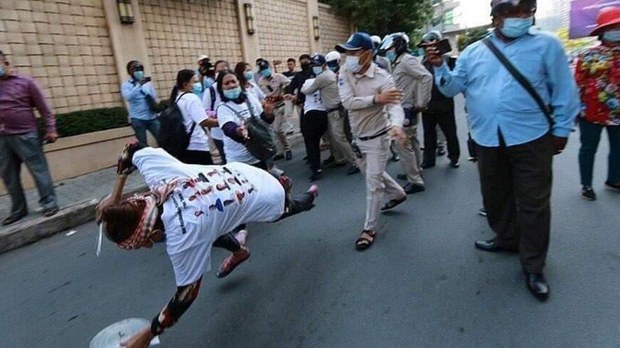 រដ្ឋាភិបាល និង​អង្គការ​សង្គម​ស៊ីវិល​លើក​ឡើង​ផ្សេង​គ្នា​ពី​ការ​គោរព​សិទ្ធិ​ស្ត្រី