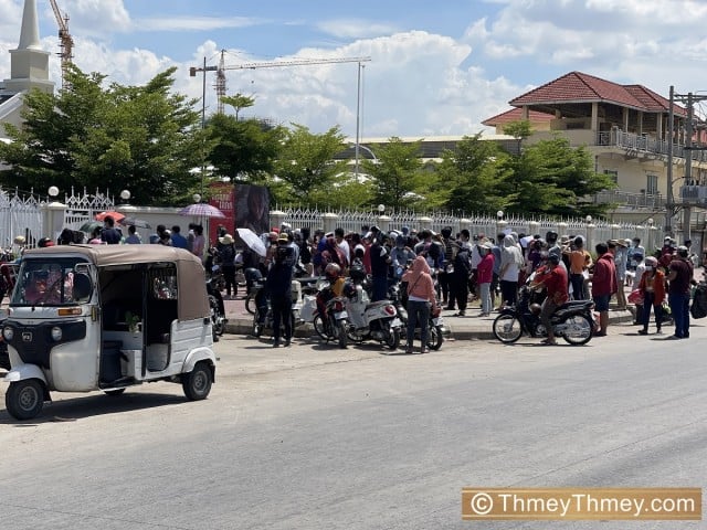 រដ្ឋបាលភ្នំពេញសម្រេចឡើងវិញ៖ ពលរដ្ឋក្នុងតំបន់ក្រហម មិនតម្រូវឲ្យទៅធ្វើតេស្តគ្រប់គ្នាឡើយ 