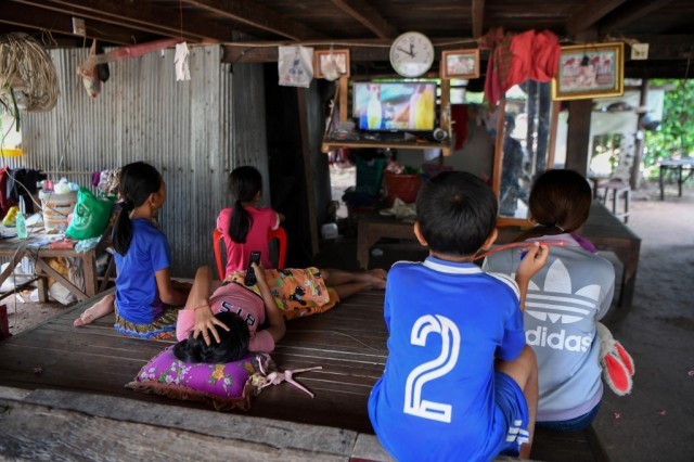 ក្រសួង អំពាវនាវឲ្យអាណាព្យាបាល «គ្រប់គ្រងគ្រួសារឲ្យបានល្អ» ខណៈកូវីដ ឆ្លងចូលសហគមន៍ជាថ្មី 