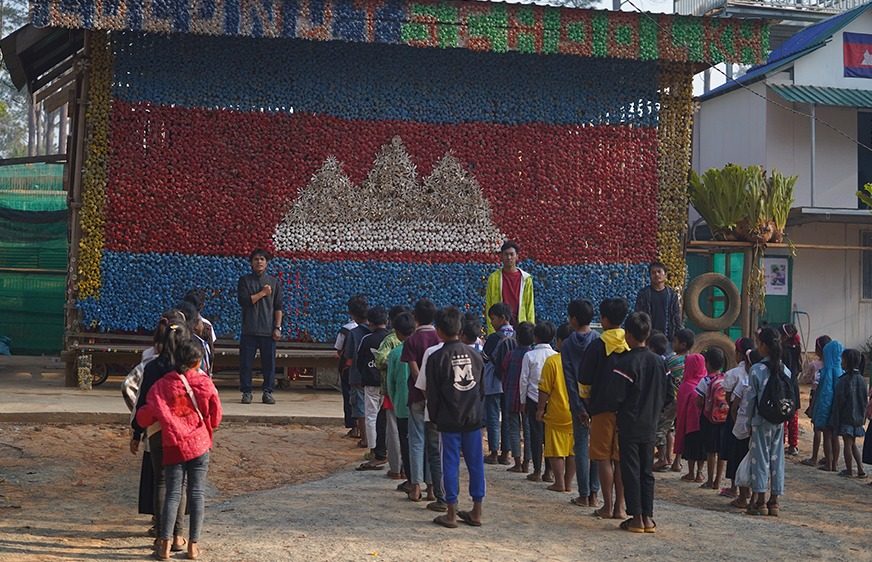 សាលា​ដូង​នៅ​ខេត្ត​កំពង់ស្ពឺ​បន្ថយ​ទទួល​សំរាម​ពី​សិស្ស​