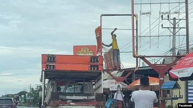 អាជ្ញាធរ​ខេត្តមួយ​ចំនួន​ចាប់​ផ្តើម​រុះ​រើ​ស្លាក​សញ្ញា​ផ្សាយ​ពាណិជ្ជ​កម្ម​គ្រឿង​ស្រវឹង