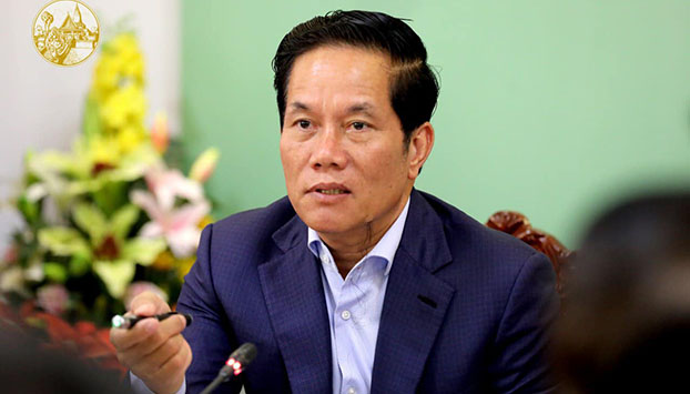 អភិបាល​រាជ​ធានី​ភ្នំពេញចេញ​មុខ​​ចរចា​ផ្ទាល់​ ​​ជា​លើក​ទី​១ ជាមួយ​ពលរដ្ឋ​ ៧​គ្រួសារ នៅ​តំបន់​បុរី​កីឡា ដើម្បី​ត្រៀម​វាយ​កម្ទេច​អគារ​ F ចំណាស់​ជាង​គេ