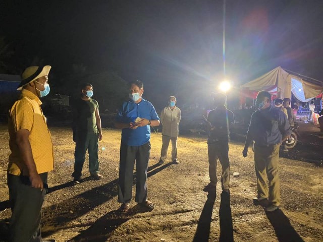 អាជ្ញាធរស្រុកឈូកបន្តរកអ្នកពាក់ព័ន្ធអ្នកជំងឺកូវីដ-១៩ម្នាក់ពីភ្នំពេញដែលបានទៅចូលរួមពិធីអាពាហ៍ពិពាហ៍ 