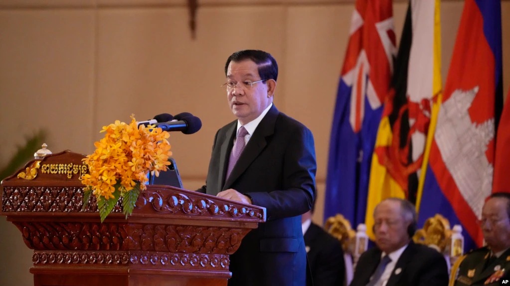 លោក​ ហ៊ុន សែន​ ថា ​មីយ៉ាន់ម៉ា​កំពុង​រំកិល​ទៅ​រក​សង្គ្រាម​ស៊ីវិល ​និង​អំពាវនាវ​ឲ្យ​បើក​ចំហ​ការ​ចរចា​ខាង​នយោបាយ