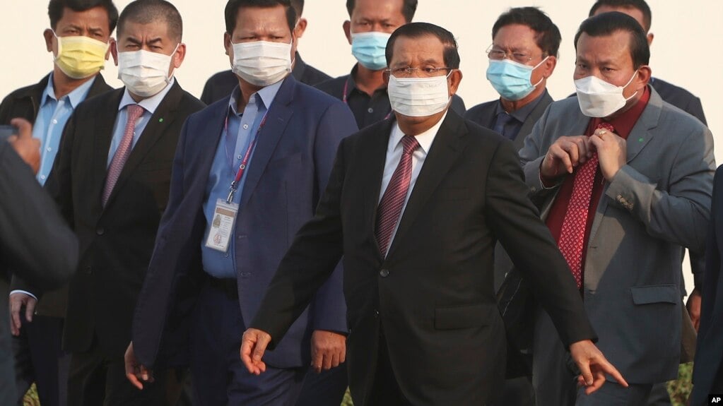 កម្ពុជា​ផ្អាក​ការងារ​រដ្ឋាភិបាល​មួយ​ផ្នែកធំ​និង​កំហិត​ការធ្វើ​ដំណើរ​ ខណៈ​ការឆ្លង​កូវីដ១៩​ ក្នុង​សហគមន៍​កើនឡើង