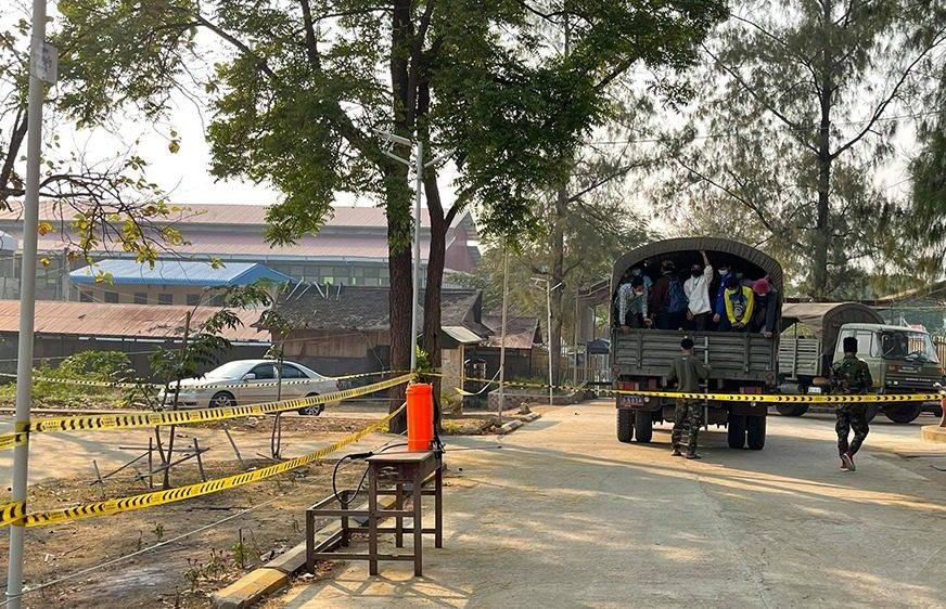 រដ្ឋា​ភិបាល​​កំពុង​​រក​​លទ្ធភាព​​ឱ្យ​​កុមារ​​នៅ​​ខេត្ត​​ជាប់​​ព្រំដែន​​បាន​​រៀន​ ក្រោយ​ពី​​យក​​សាលា​​ធ្វើ​​មណ្ឌល​​ចត្តា​ឡីស័​ក​