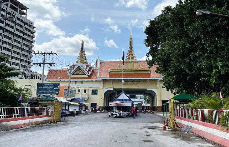 មន្ត្រី​ជំនាញ​សន្និដ្ឋាន​បឋម​ថា​មនុស្ស​២​នាក់​នៅ​ខេត្ត​បន្ទាយមានជ័យ​ស្លាប់​ដោយ​សារ​ពុល​ស្រា​ស​