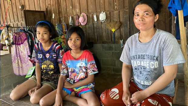 ស្ត្រី​ពលករ​ម្នាក់​នៅ​ប្រទេស​ថៃ​ប្រឹងរក​ប្រាក់​ឱ្យ​កូន​ទៅ​រៀន ទោះបី​ប្ដី​កំពុង​ជាប់​ពន្ធនាគារ