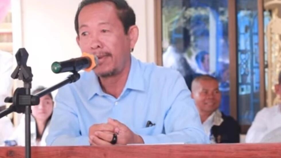 លោក​ រ៉ុង ឈុន​ ប្រកាស​ធ្វើ​នយោបាយ​ពេញលេញ ​តែមិន​ទាន់​បោះបង់​ចោល​សហជីព