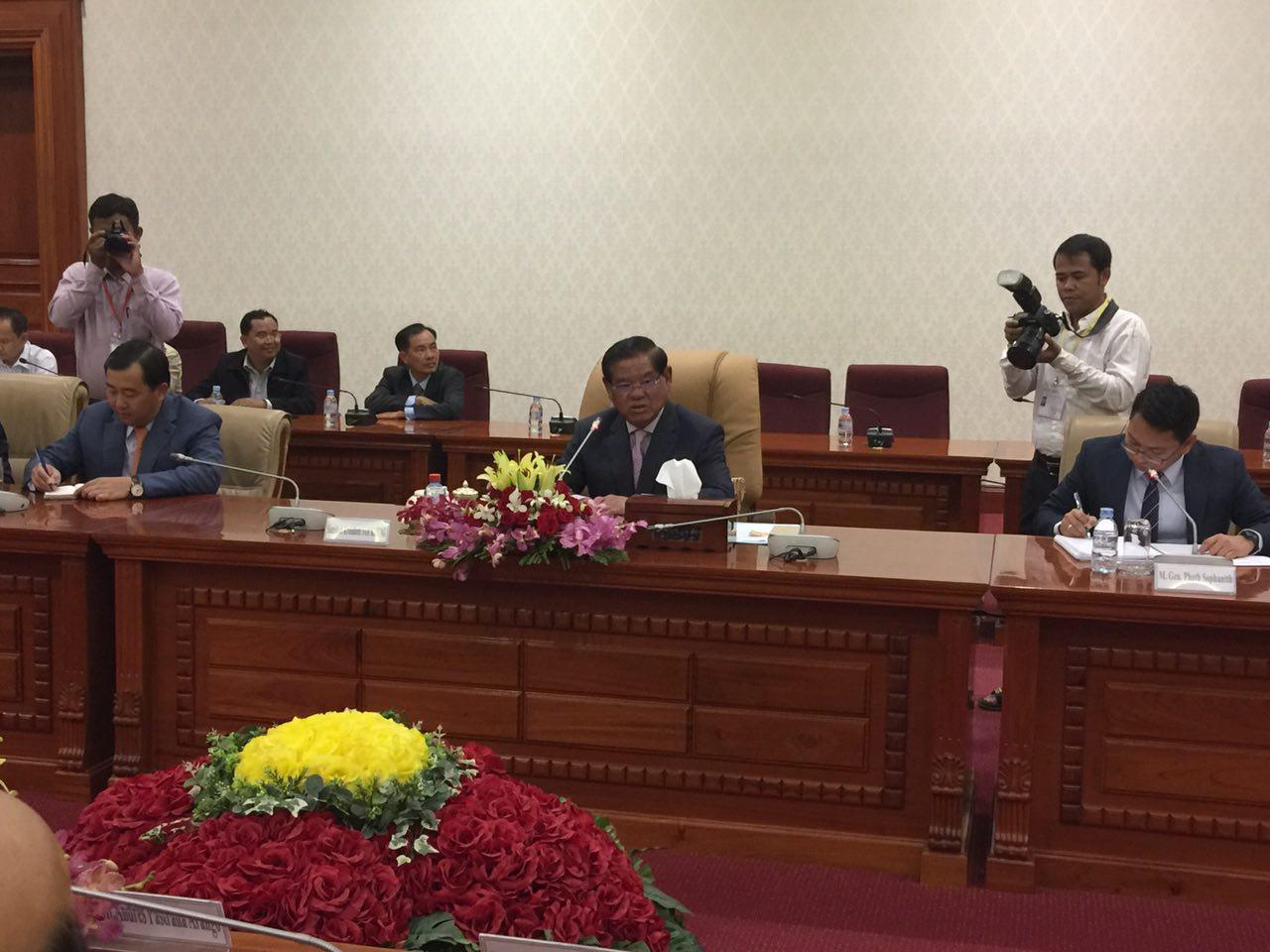 លោក ស ខេង ព្រមានថា ប្រសិនបើអង្គការ ឬបុគ្គលណា ដែលអុកឡុកស្ថានការណ៍អំពីលទ្ធផលបោះឆ្នោត នឹងទទួលទោសតាមច្បាប់