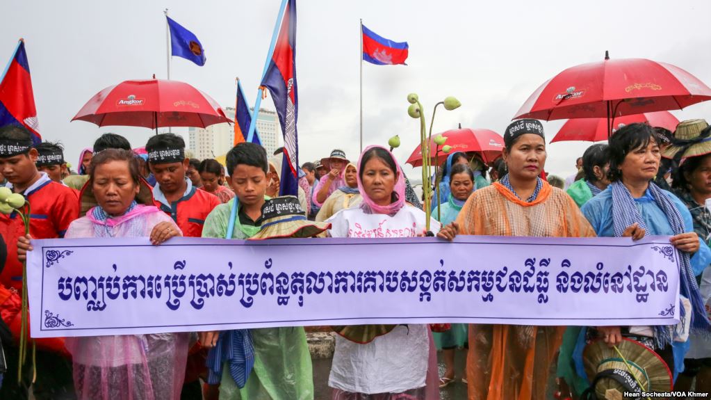 ពលរដ្ឋ​តវ៉ា​ឱ្យ​ដោះលែង​អ្នក​តំណាង​ក្នុង​ជម្លោះដីធ្លី​ជាមួយ​ឧកញ៉ា​សំ ផាន់វណ្ណារិទ្ធិ