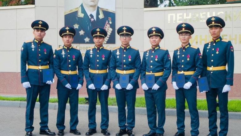 លោក​ ហេង ​រតនា​ ​​អគ្គ​នាយក​ស៊ី​ម៉ាក​ ​(​CMAC​)​ ​ប្រគល់​ម៉ាស៊ីន​រាវ​មីន​ចំនួន​ ៥០ ​គ្រឿង ​ដល់​កងទ័ព​ជើង​គោក តាមភូមិភាគមួយចំនួន ក្រោយបញ្ចប់ការសិក្សាជំនាញ 