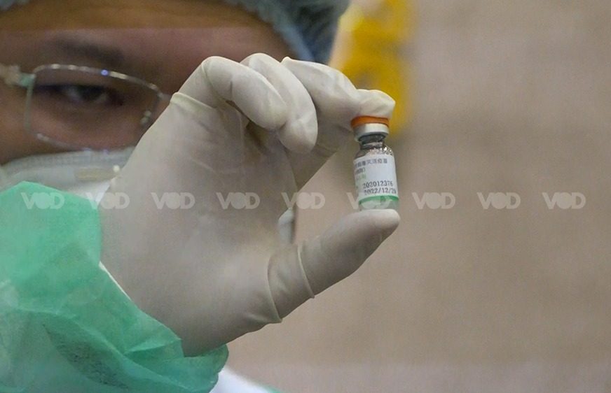 មន្រ្តី​ទូត-​និស្សិត​ខ្មែរ​នៅ​វៀតណាម​និងឡាវ នឹងបានចាក់វ៉ាក់សាំង​កូវីដ-១៩ដោយឥតគិតថ្លៃ