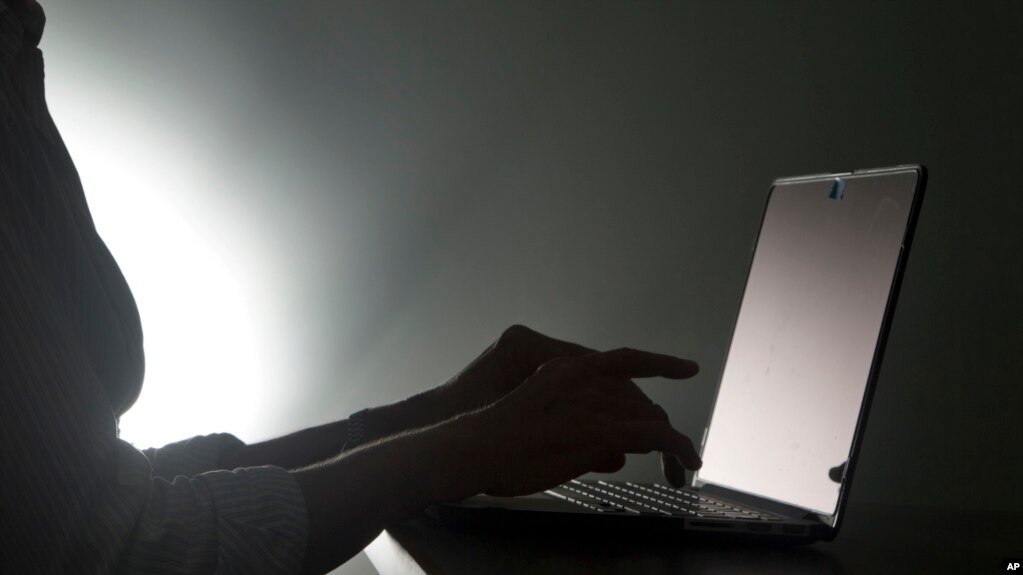 របាយ​ការណ៍​ថ្មី៖ អ្នក​ប្រើប្រាស់​អ៊ីនធឺណិត​បារម្ភ​ពី​ការ​គំរាម​កំហែង​ដល់​សុវត្ថិភាព 