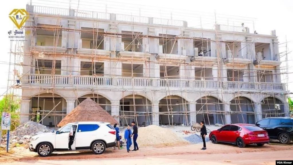 តុលាការ​សម្រេច​ឃុំខ្លួន​ម្ចាស់​ក្រុមហ៊ុន​ប្រ៊ីលានស៊ីធីវើលដ៍​ពី​បទ​ឆបោក​ 