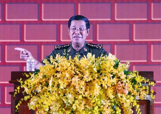 នាយករដ្ឋមន្រ្តី ណែនាំឲ្យនិស្សិតខ្មែរ សិក្សានៅវៀតណាម មិនត្រូវយកបរទេសណា ជាសត្រូវនោះទេ