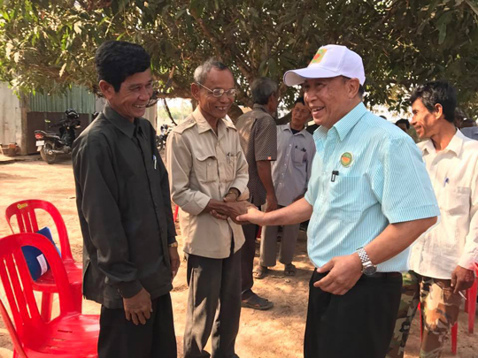 លោក ម៉ម សូណង់ដូ៖ ជួបសំណេះសំណាល ជាមួយបេក្ខជន ក្រុមប្រឹក្សា ឃុំ សង្កាត់នៅតាកែវ