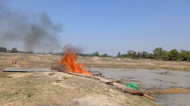 រោង​របស់​ក្រុម​ការពារ​បឹង​ធម្មជាតិ​នៅ​ឃុំ​តាជេស ខេត្ត​កំពង់​ឆ្នាំង​ ត្រូវ​បាន​ពលរដ្ឋ​ម្ខាង​ទៀត​ដុត​កម្ទេច​ចោល