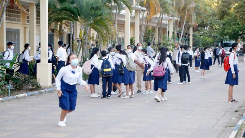 រដ្ឋបាល​រាជធានី​ភ្នំពេញ​រៀបចំ​ទីតាំង​ជាង​ ៤០ សម្រាប់​ត្រៀម​ចាក់​វ៉ាក់សាំង​បង្ការ​វីរុស​កូវីដ​ ១៩ ដល់​មនុស្ស​អាយុ​ចាប់ពី​ ១២ ​ដល់​ ១៧ ​ឆ្នាំ