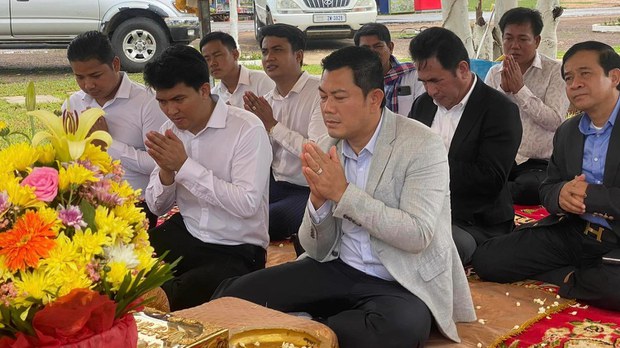 ពលរដ្ឋ​ចាញ់បោក​ក្រុមហ៊ុន​ភូមិ​ខ្មែរ​គ្រុប នៅ​ខេត្ត​ស្វាយរៀង គ្រោង​មក​ដាក់​ញត្តិ​ដល់​ផ្ទះ​លោក ហ៊ុន សែន