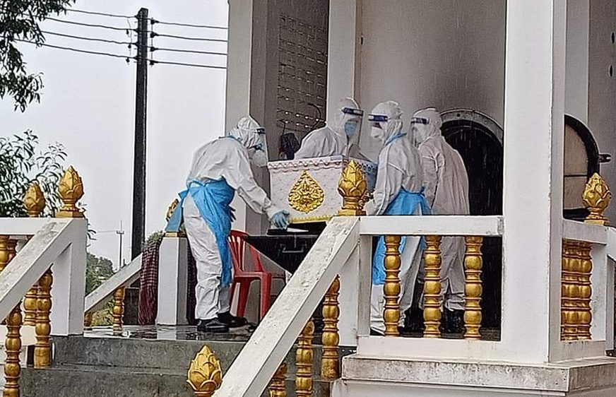 ពលរដ្ឋ​និង​សង្គម​ស៊ីវិល​មួយ​ចំនួន​រិះគន់​​ចំពោះ​ការ​បញ្ជា​ទិញ​ក្តារ​មឈូស​ពី​ប្រទេស​ថៃ​