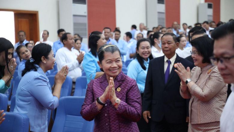 លោកស្រី​ ម៉ែន សំអន ជំរុញ​មន្ត្រី​គ្រប់​ថ្នាក់​ក្នុង​ជួរ​បក្ស ត្រូវ​បម្រើប្រជាជន ​និង​ប្រទេសជាតិ​ដោយ​ឥត​លក្ខខណ្ឌ​