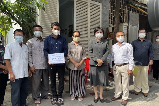 អ្នកចាក់វ៉ាក់សាំងកូវីដ-១៩ ឡើងដល់ជាង១លាននាក់ ខណៈអ្នកទី១លានបានរង្វាន់៥លានរៀលពីនាយករដ្ឋមន្ត្រី 